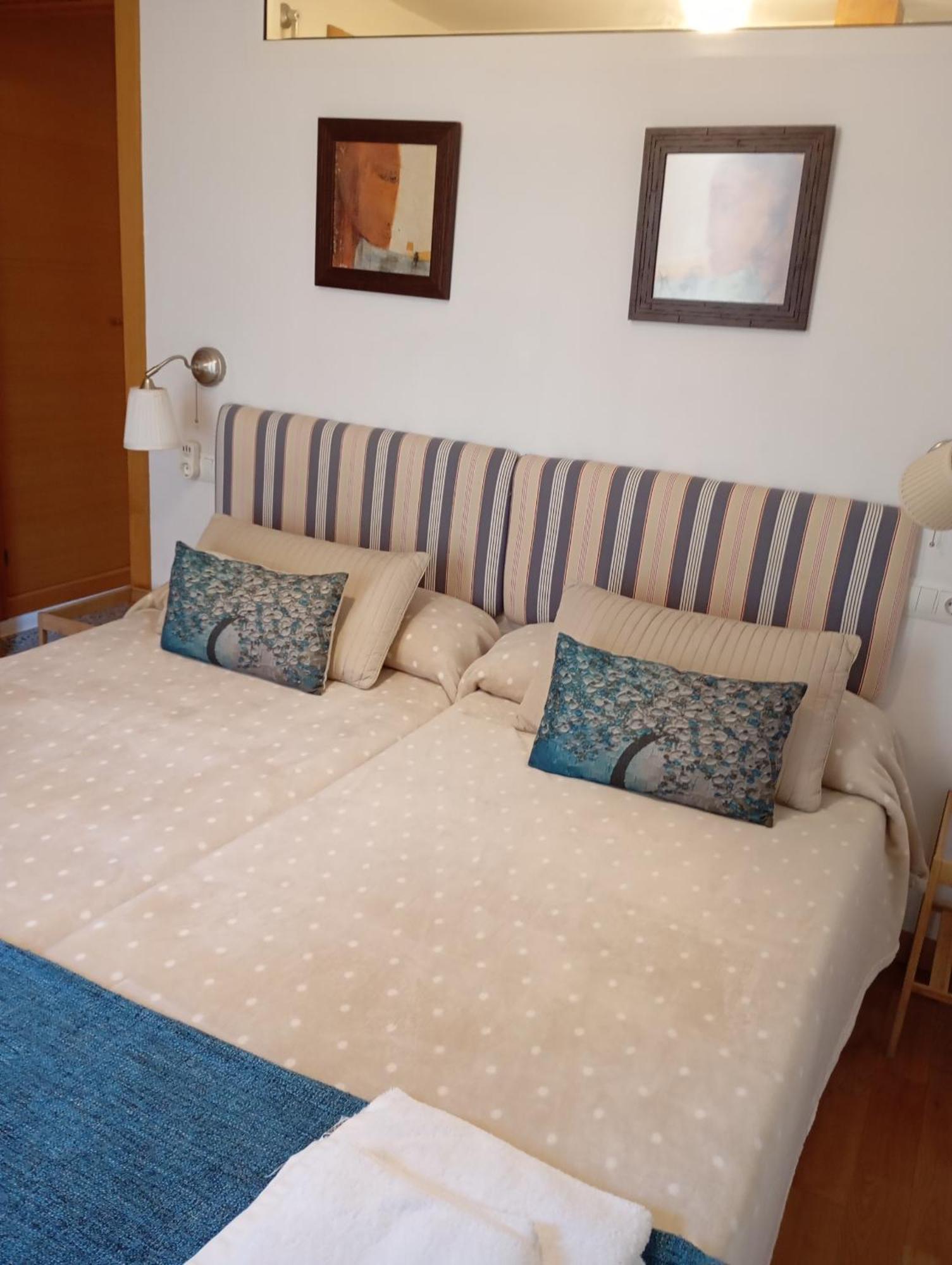 Apartamentos El Camino 비야프랑카델비에르소 외부 사진